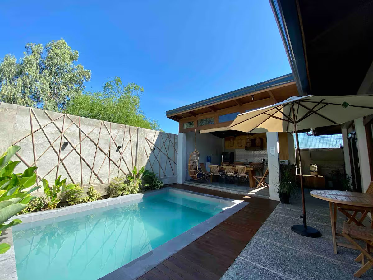 Patio and outdoor deck at Ysla Villa