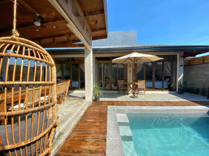 Garden patio at Ysla Villa